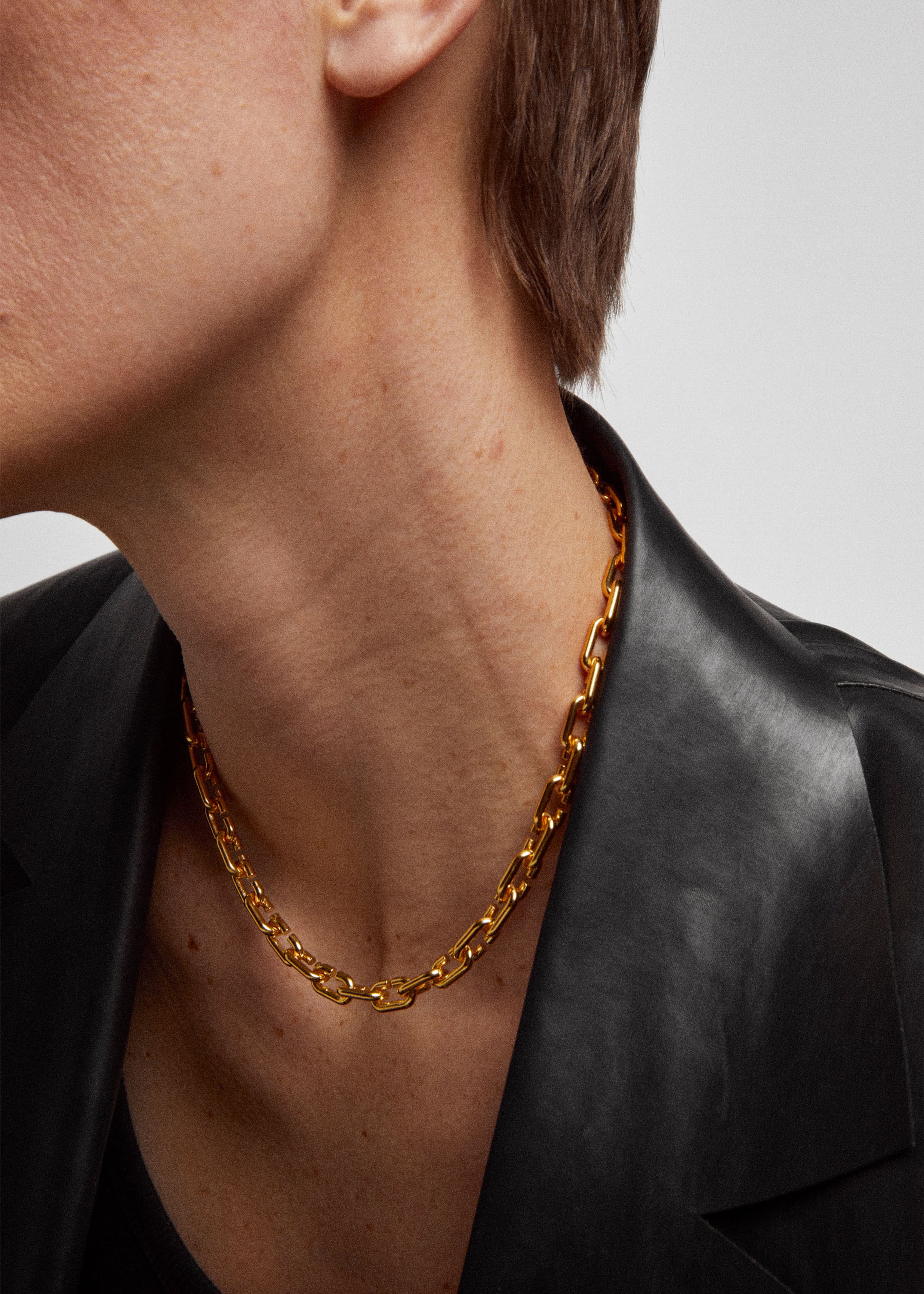 C necklace thin