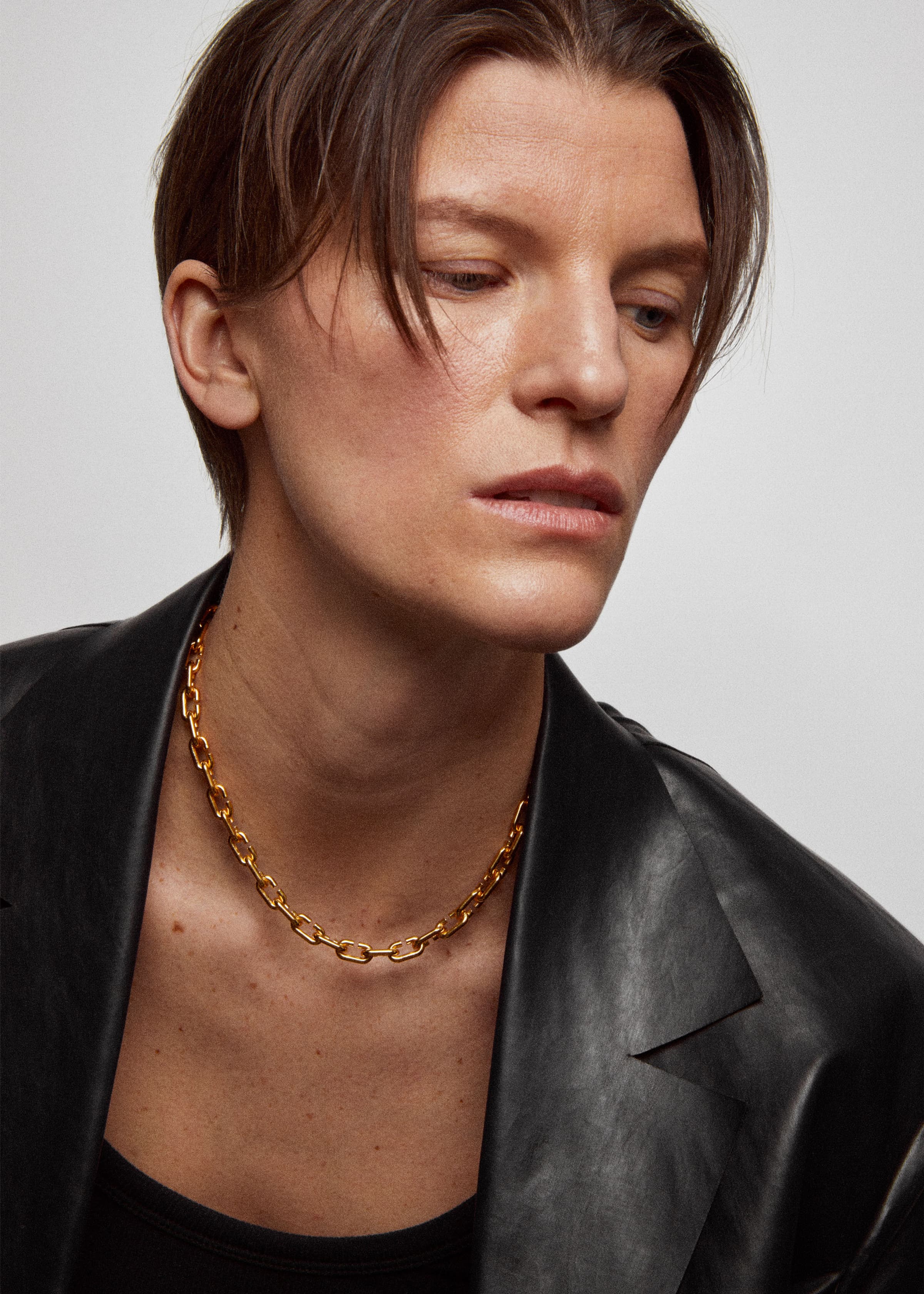 C necklace thin