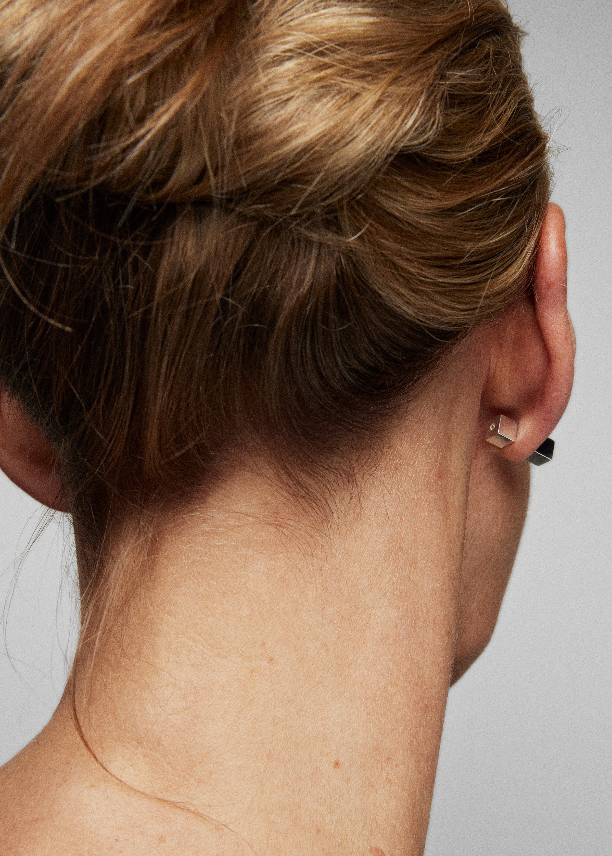Square earring stud