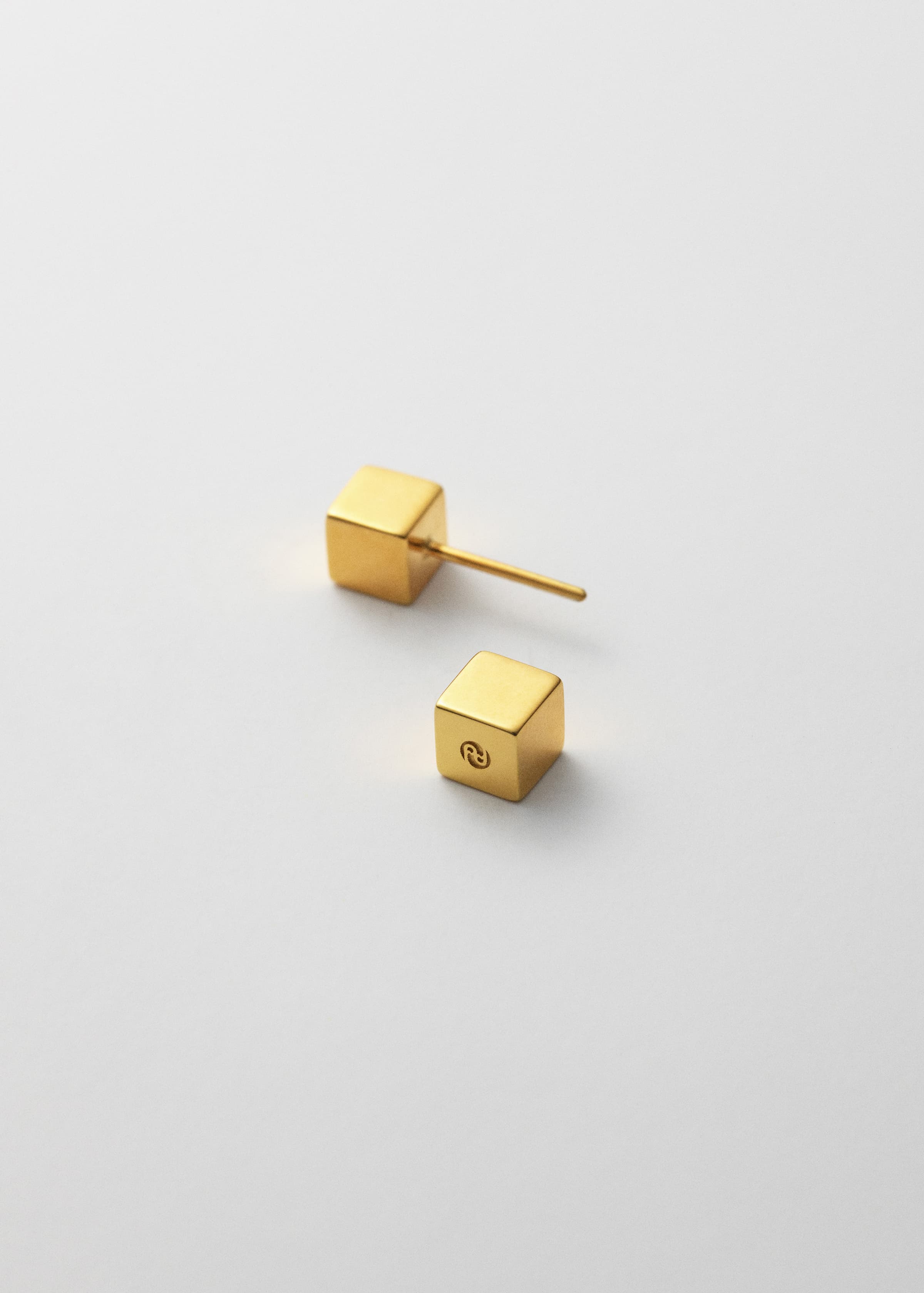 Square earring stud